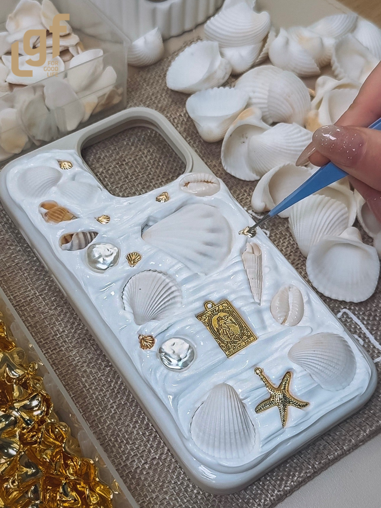 "white cloud" seashell phone case